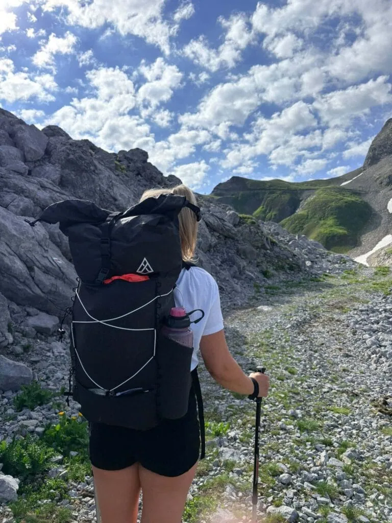 Eva mit dem Agilist im Hochgebirge